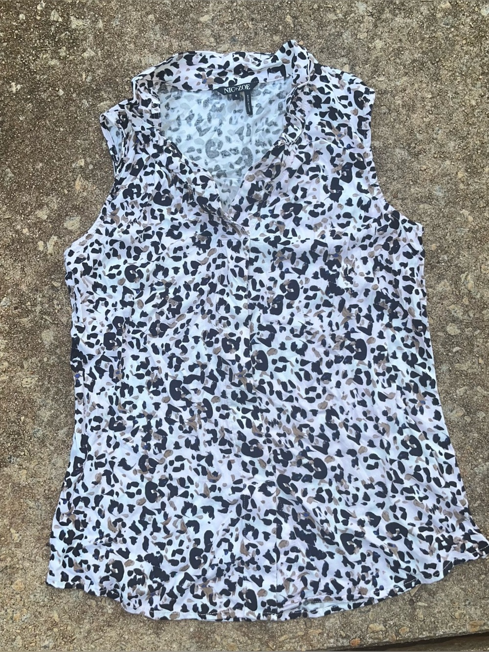 Nic+Zoe Sleeveless Leopard Print Blouse in White and Black Summer Vacation S